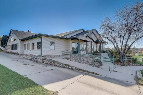 1000 Links Dr, Poynette, WI 53955