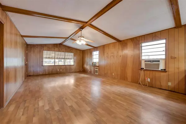 704 Lazy Street, Tool, TX 75143