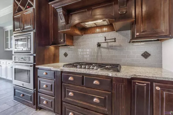 16468 PARKER PLACE DR, Prairieville, LA 70769