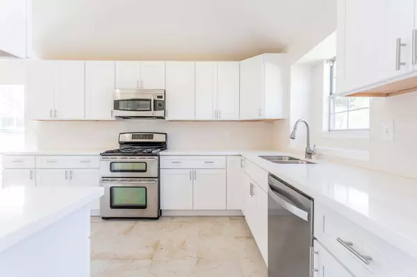 900 Carmela Drive, Desoto, TX 75115