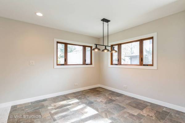 555 Kingman LN, Hoffman Estates, IL 60169