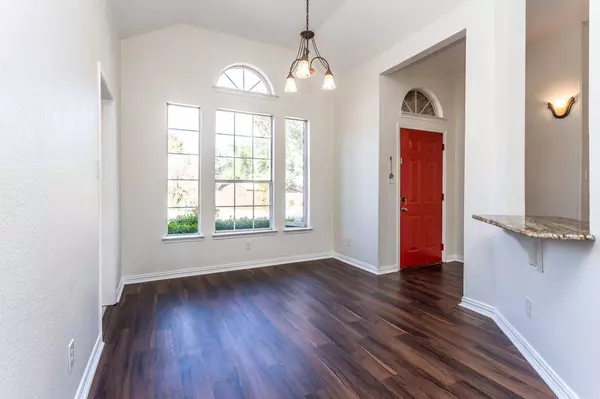 900 Carmela Drive, Desoto, TX 75115