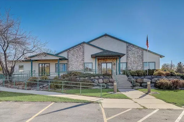 1000 Links Dr, Poynette, WI 53955