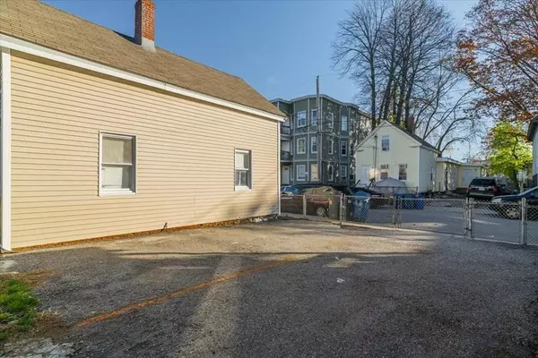 42 Exchange St, Lawrence, MA 01841