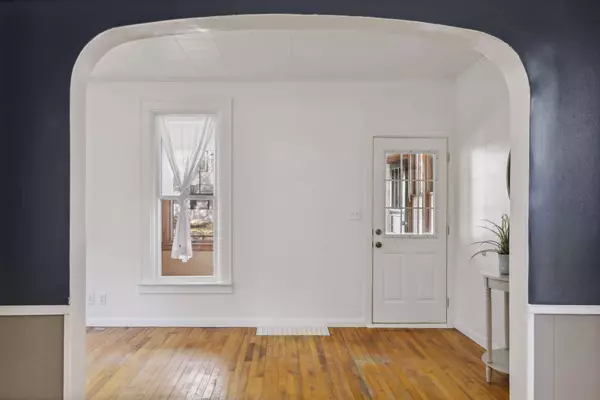 1326 4th ST E, Saint Paul, MN 55106