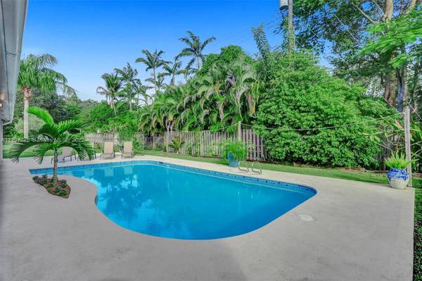 8225 SW 117th Ter, Miami, FL 33156