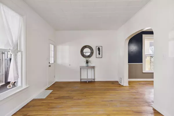 1326 4th ST E, Saint Paul, MN 55106