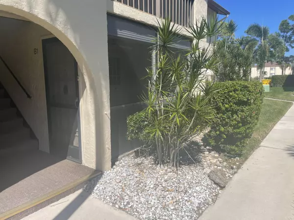 329 Knotty Pine CIR B-1, Greenacres, FL 33463