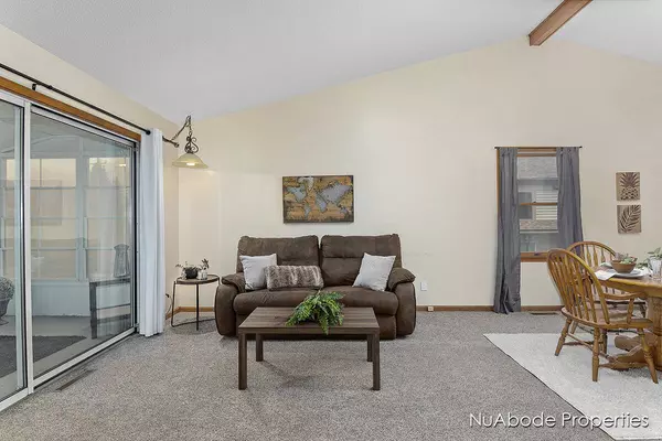 277 Rolling Greene NW Drive, Grand Rapids, MI 49534