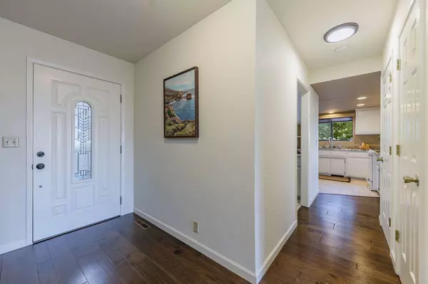 550 Maple WAY, Ashland, OR 97520