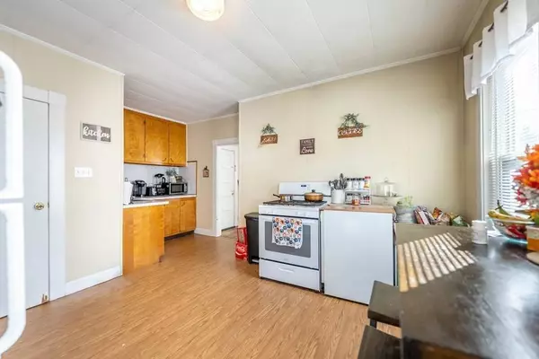 6-8 Brechin Ter, Andover, MA 01810