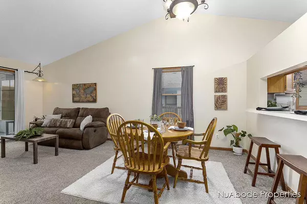 277 Rolling Greene NW Drive, Grand Rapids, MI 49534