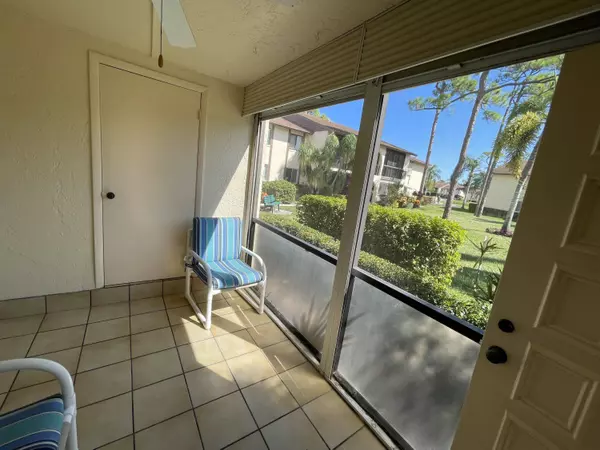 329 Knotty Pine CIR B-1, Greenacres, FL 33463