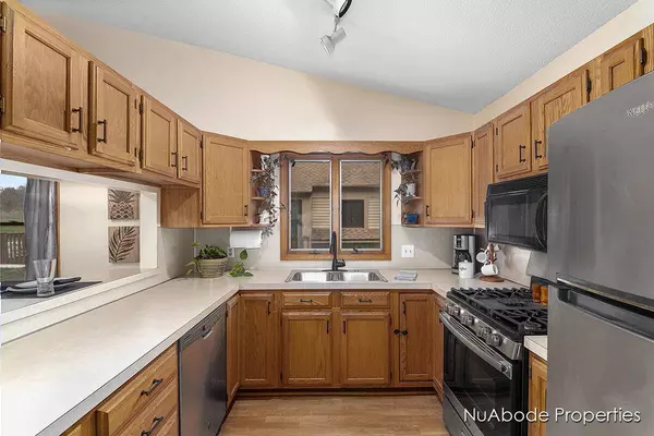 277 Rolling Greene NW Drive, Grand Rapids, MI 49534