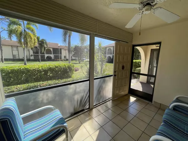 329 Knotty Pine CIR B-1, Greenacres, FL 33463