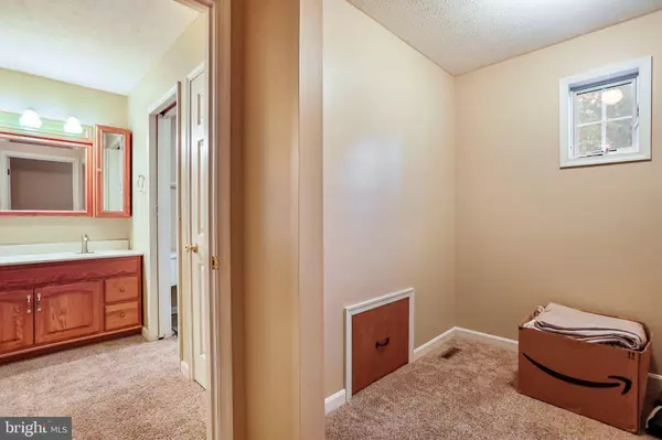 476 OAK GROVE SCHOOL RD, Hedgesville, WV 25427