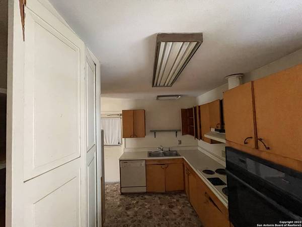 4931 BAYHEAD DR, San Antonio, TX 78220-4833