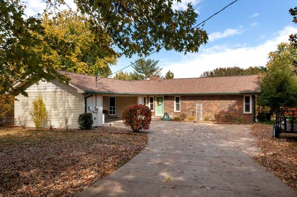 1240 Imperial Dr, Columbia, TN 38401