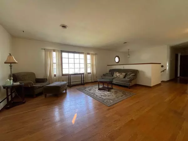 1409 Arrowood Dr, Madison, WI 53704