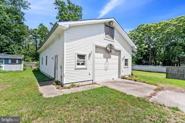 2033 LAMBERT AVE, Atco, NJ 08004