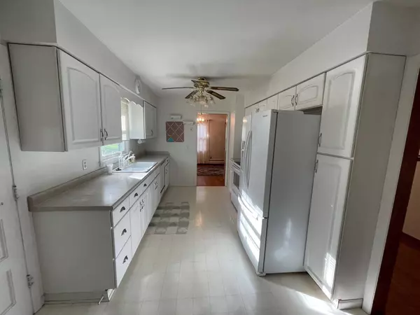 1409 Arrowood Dr, Madison, WI 53704