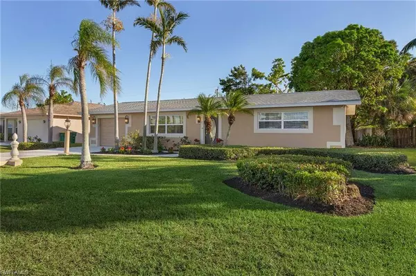 672 96th AVE N, Naples, FL 34108