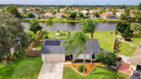 122 Parkwood DR, Royal Palm Beach, FL 33411