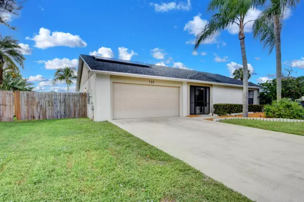122 Parkwood DR, Royal Palm Beach, FL 33411