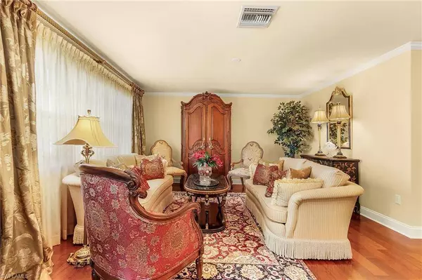 672 96th AVE N, Naples, FL 34108