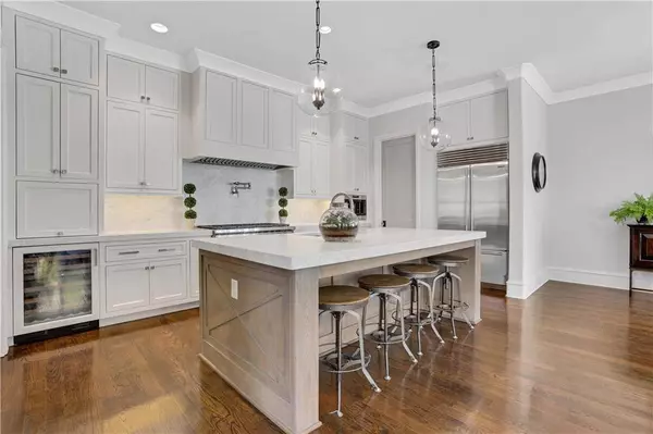 225 Dovecrest DR, Atlanta, GA 30305