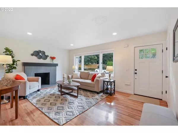 8915 NE HILL WAY, Portland, OR 97220