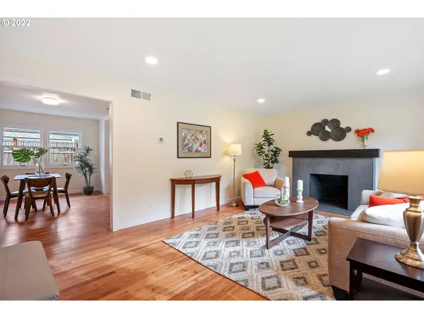 8915 NE HILL WAY, Portland, OR 97220