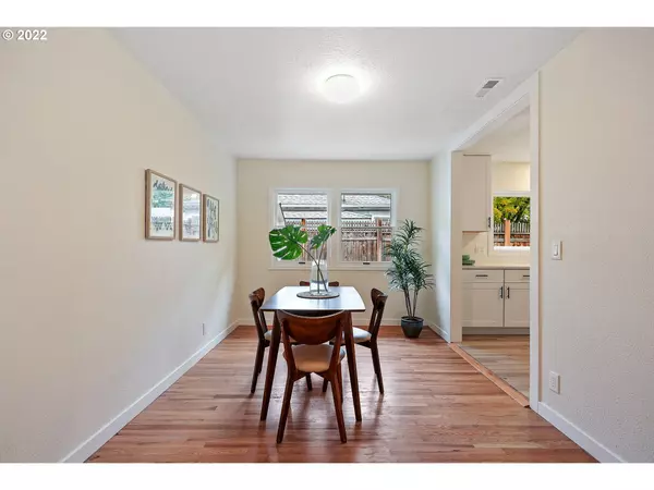 8915 NE HILL WAY, Portland, OR 97220