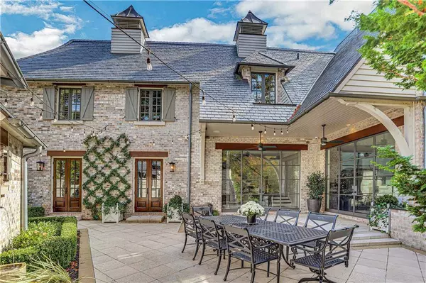 225 Dovecrest DR, Atlanta, GA 30305