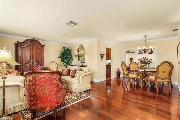 672 96th AVE N, Naples, FL 34108