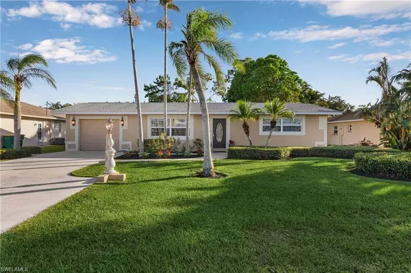 672 96th AVE N, Naples, FL 34108