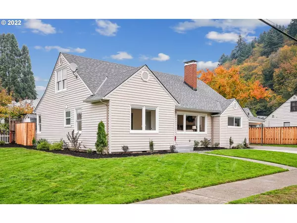 8915 NE HILL WAY, Portland, OR 97220