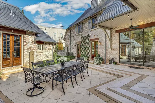 225 Dovecrest DR, Atlanta, GA 30305