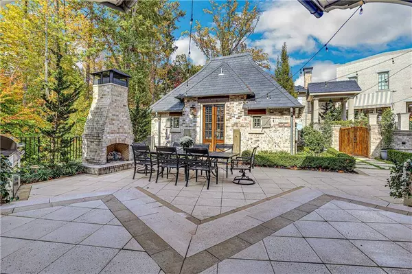 225 Dovecrest DR, Atlanta, GA 30305