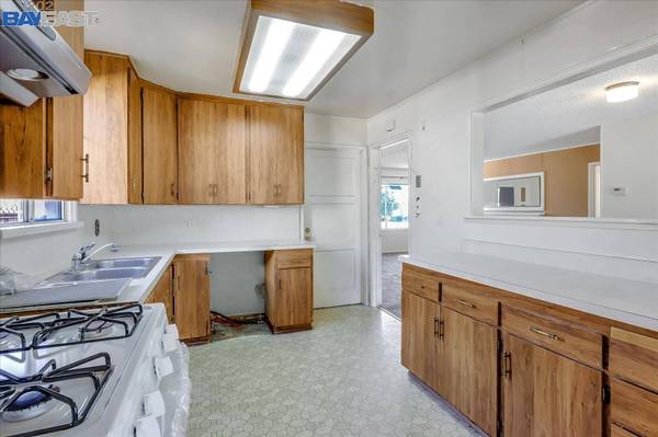 17259 Via Flores, San Lorenzo, CA 94580