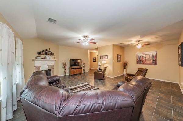 4609 Wolf Ridge Way, Fort Worth, TX 76244