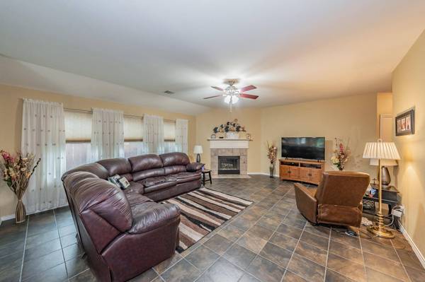 4609 Wolf Ridge Way, Fort Worth, TX 76244