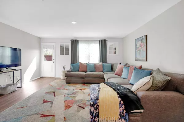 3958 Surrey Drive, Heartland, TX 75126