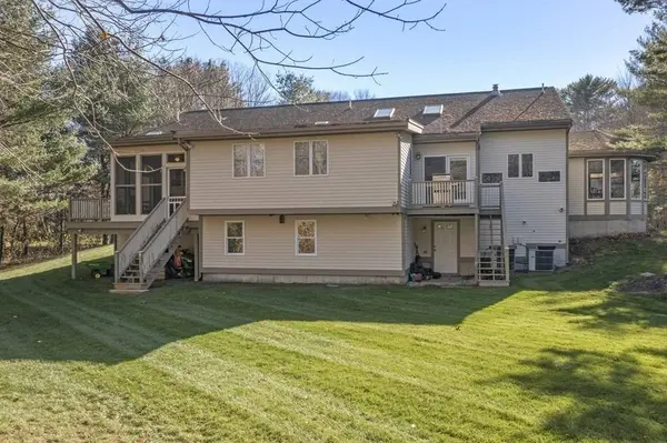 78 Peabody St, Middleton, MA 01949