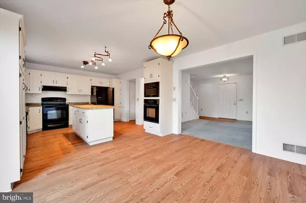 369 ACORN CIR, Lebanon, PA 17042