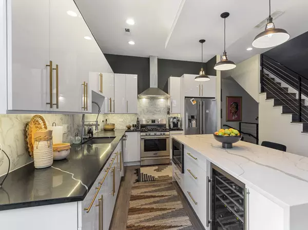 1812 N Sawyer Avenue #3, Chicago, IL 60647