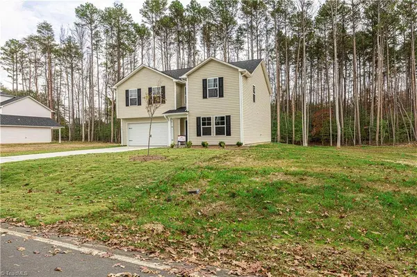 161 Shoreline DR, New London, NC 28127