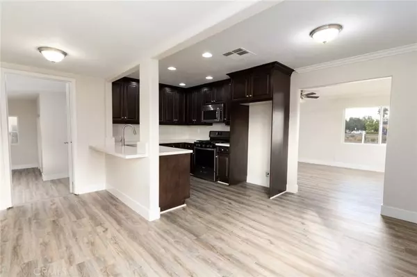 501 W Latham AVE, Hemet, CA 92543