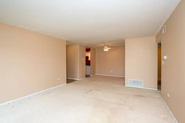 6190 Pinewood CT #203, Willowbrook, IL 60527