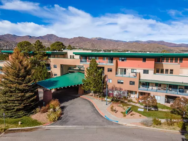 1001 Oppenheimer DR #211, Los Alamos, NM 87544